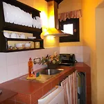 Mit Kleiner Innenhof-terrasse Im Rustikalen Stil 公寓