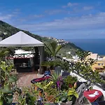 Mit Kleiner Innenhof-terrasse Im Rustikalen Stil 公寓 *
