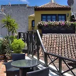 Mit Kleiner Innenhof-terrasse Im Rustikalen Stil 伊科德·德·洛斯·维诺斯