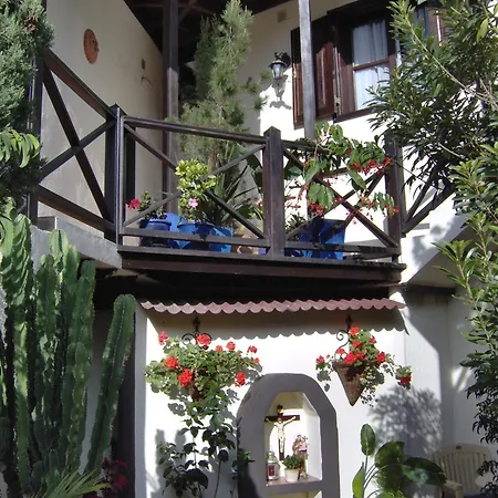 Mit Kleiner Innenhof-terrasse Im Rustikalen Stil 公寓 *